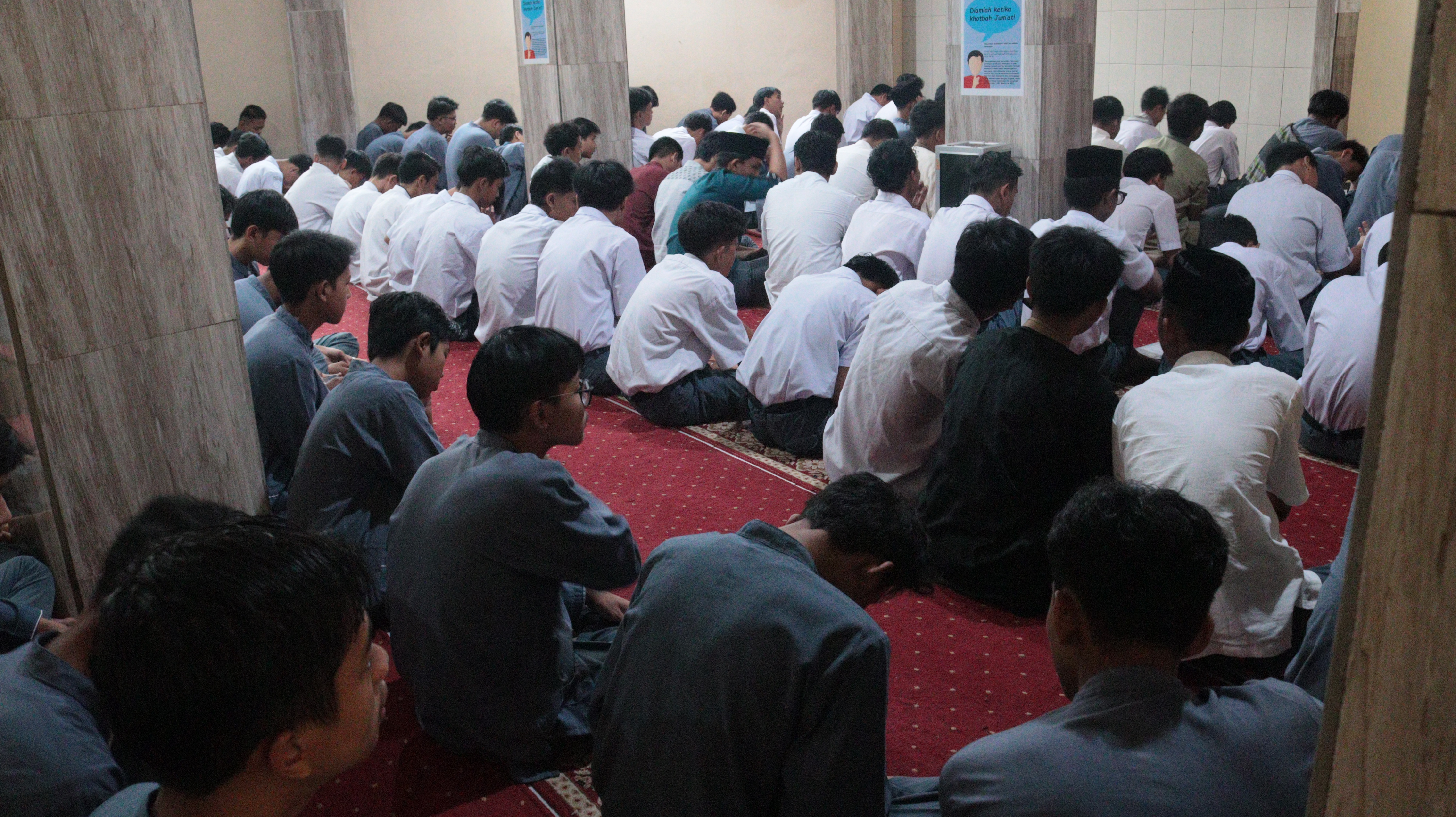 Jumat Berkah: Membangun Karakter melalui Siraman Rohani